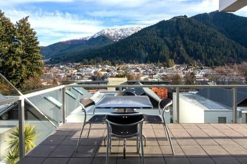 Apartment with Mountain View