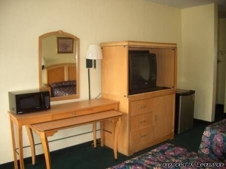 Travelers Inn Gainesville1