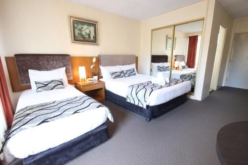 Molly Morgan Motor Inn3
