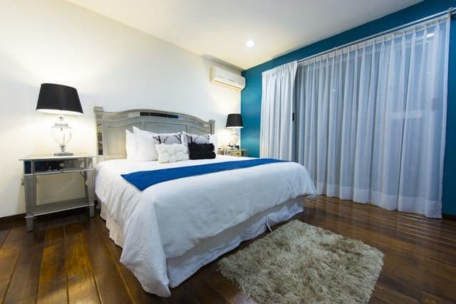 DOUBLE KING SIZE BED