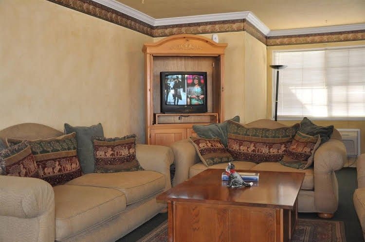 Travelers Inn Manteca4