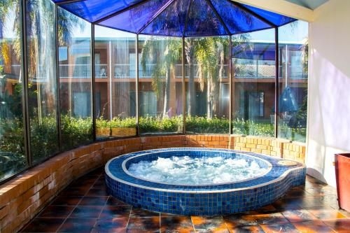 คริสตัล ฟาวเท่น โมเต็ล (Crystal Fountain Motel)2