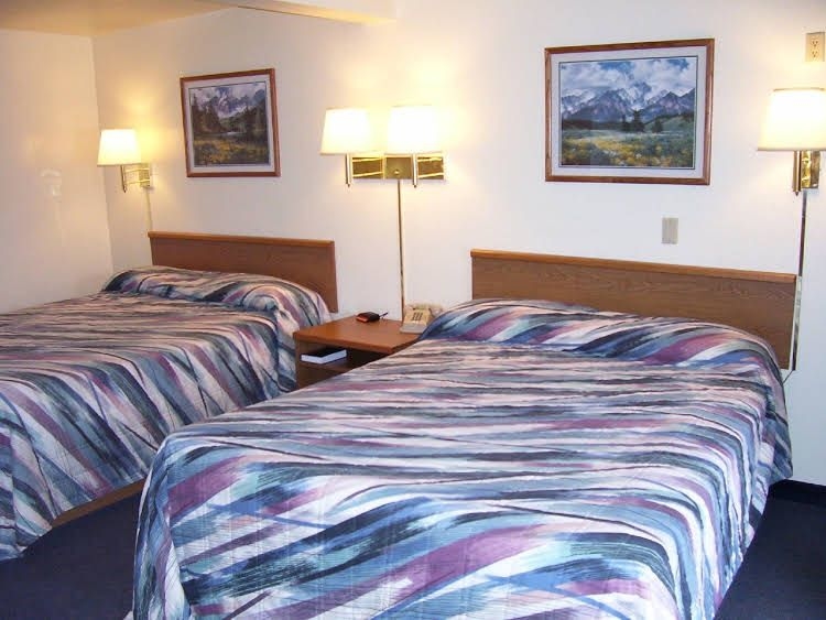 Travelers Inn0