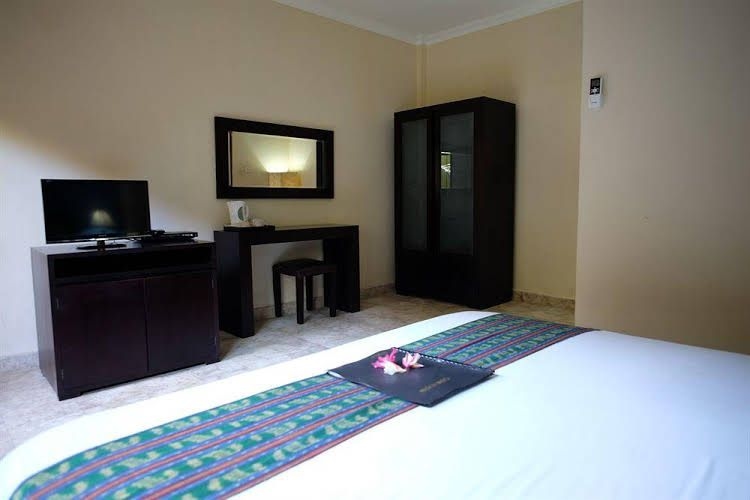 Ellie's Hotel4