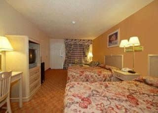 Econo Lodge Inn & Suites Coliseum Econo Lodge Inn & Suites Coliseum