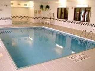 Econo Lodge East3