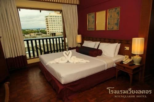 Deluxe Room (2 Adults + 1 Child)