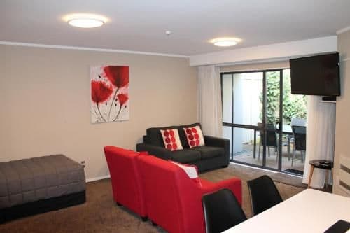 Deluxe One Bedroom Suite