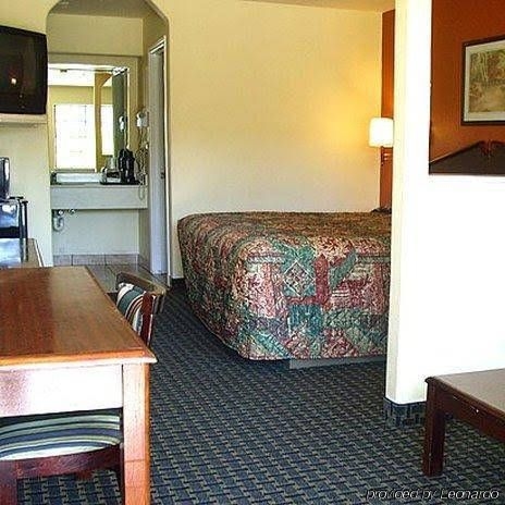 Oxford Inn and Suites Nasa3