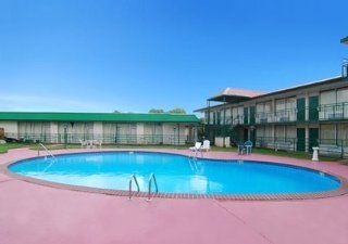 Econo Lodge3