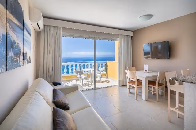 APARTMENT SEA VIEW