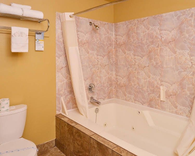 America's Best Inns & Suites - Aloha3