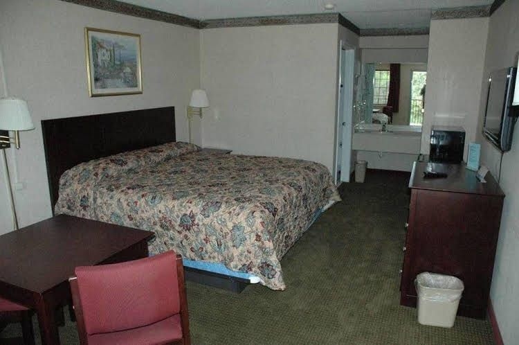 Majestic Inn1
