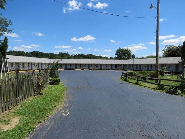 Blue Sky Motel0