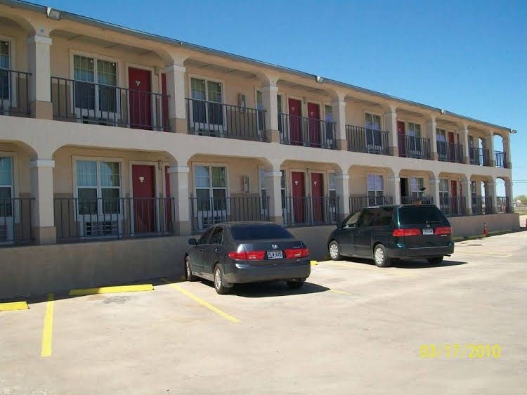 Villa West Inn1