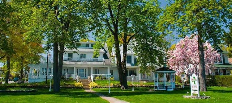 Chestnut Inn0