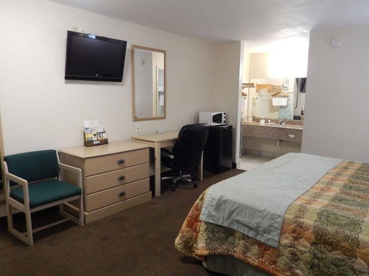 Executive Inn Pearsall3