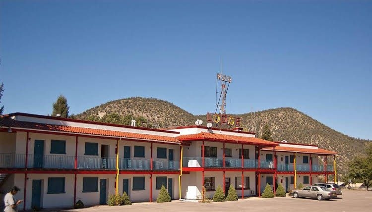Nob Hill Lodge0