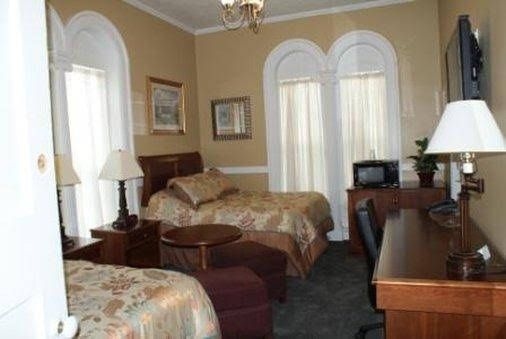 Beacon Hotel Oswego4