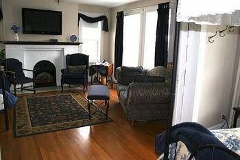 Wakamow Heights Bed and Breakfast3