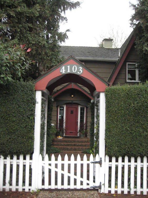 Point Grey Guest House3