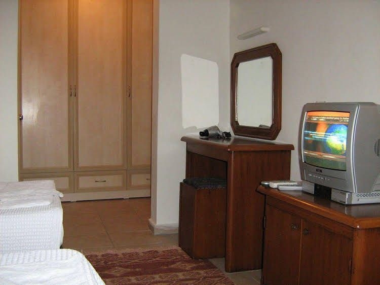 CC's Hotel4