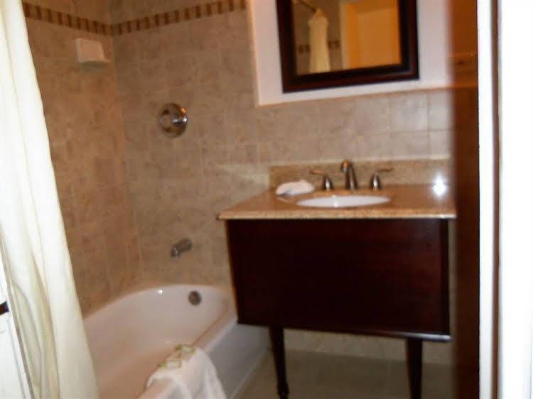 Apollo Motor Inn1