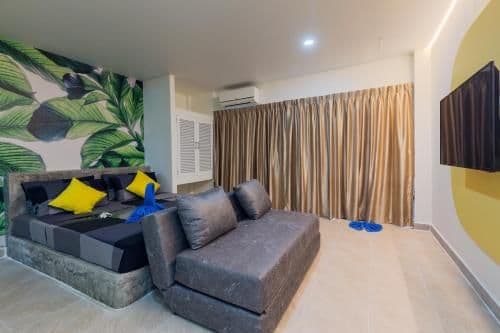 King Studio with Sofa Bed