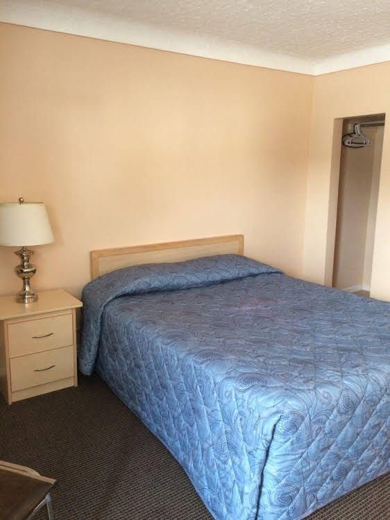 Travellers Motel4