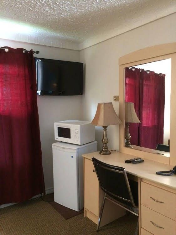 Travellers Motel0