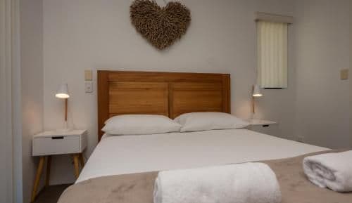 Three-Bedroom Apartment with Air-Conditioning and Garden View