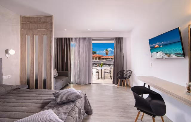FAMILY ROOM DELUXE