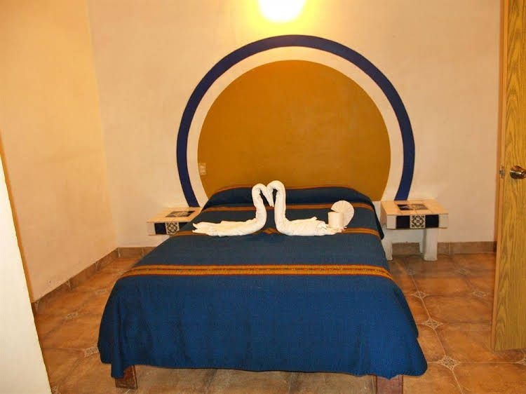 Hotel y Hostel Allende0