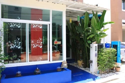 Ananas Phuket Hostel2