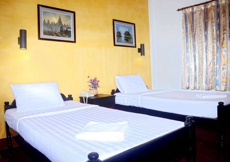 Hometown Hotel3