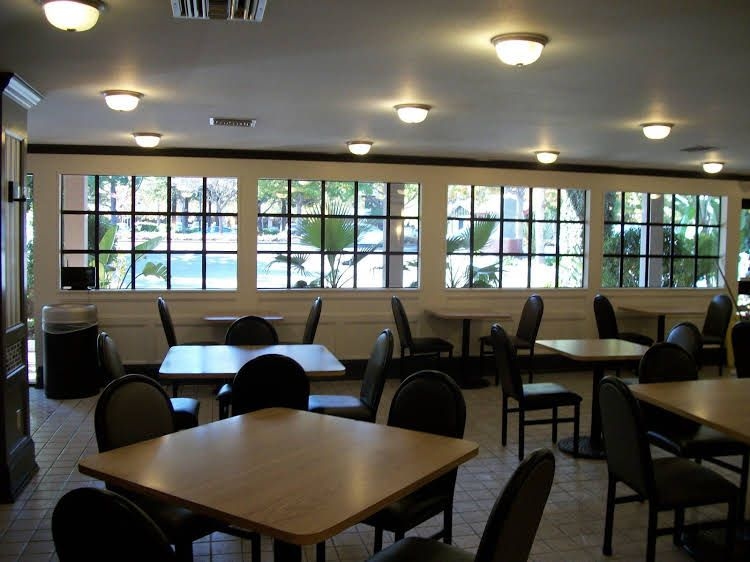 Camino Inn & Suites1