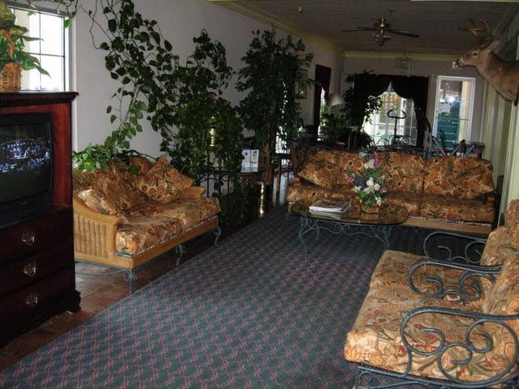 Americas Best Inn & Suites Greenwood0