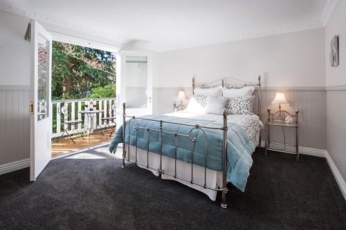 Clarendon Cottages0