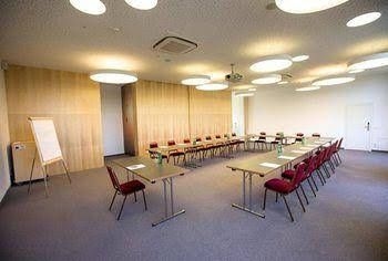 Momentum Hotel1