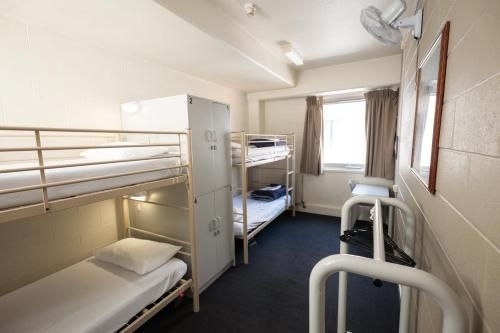 Melbourne Metro YHA4