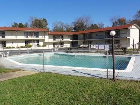 Budget Inn Selma3
