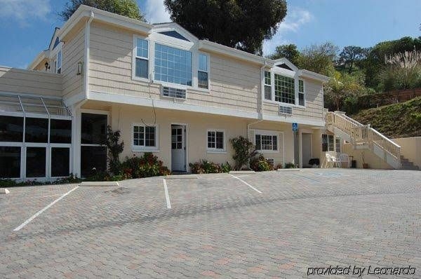Malibu Country Inn0