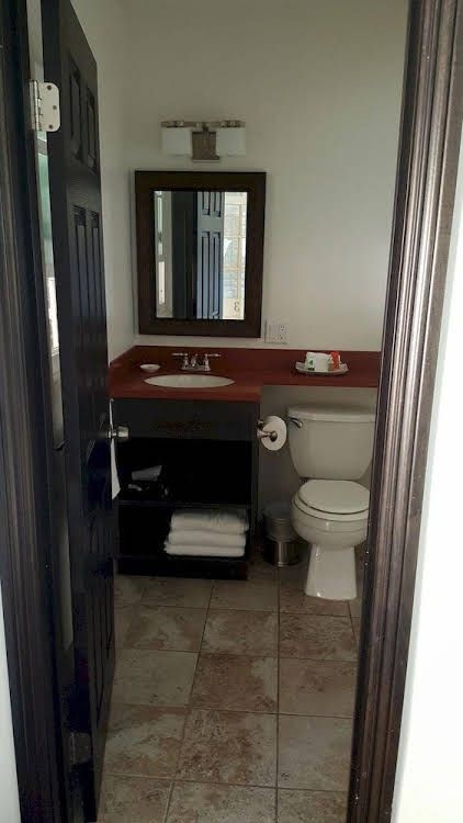Malibu Country Inn3