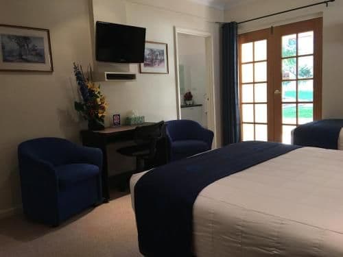 Luxury Queen Room with Single bed