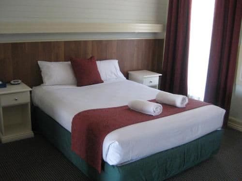 New Economy Queen Room