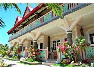 Villa Leonora Beach Resort1