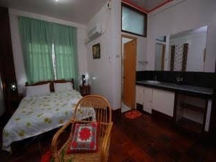 Villa Leonora Beach Resort3
