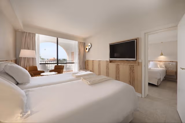 DOUBLE CONNECTING ROOM