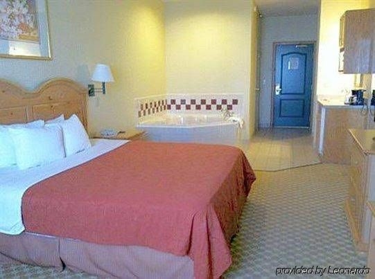 Lexington Inn & Suites Columbus-Polaris4