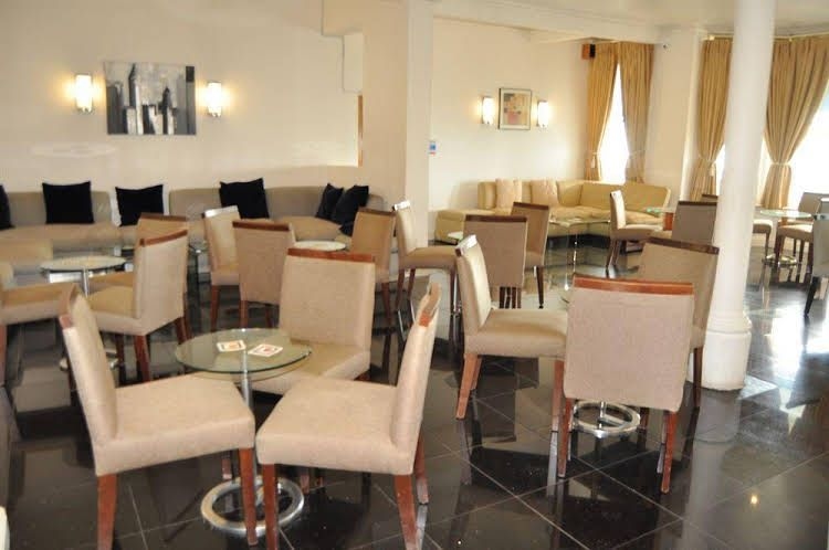 OYO The Strand Hotel2